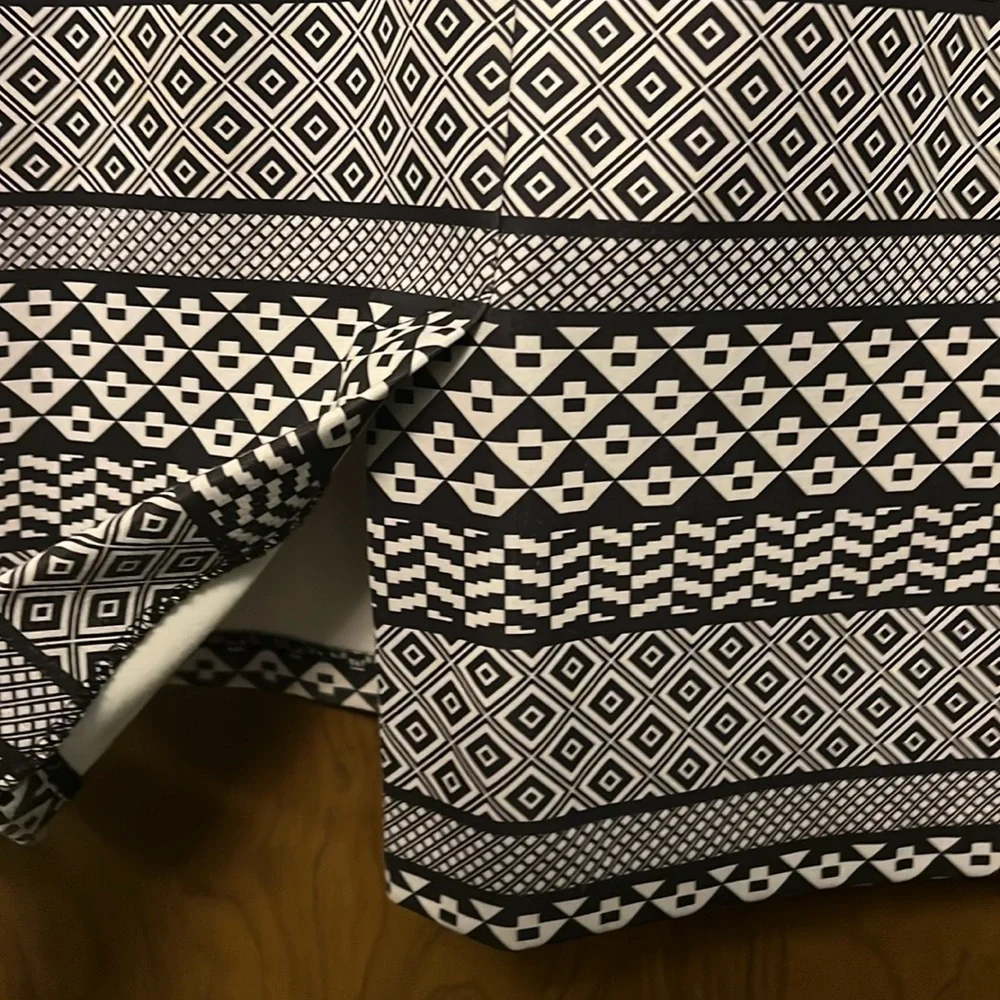 Ice black and white geometric pencil skirt size XL
